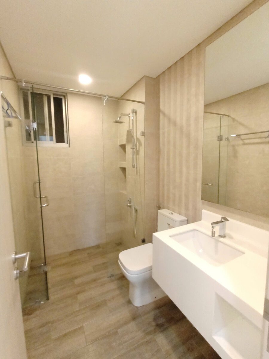 can ho co 2 toilet hoan thien nhu hinh 2 - Giá cho thuê căn hộ 3pn tòa D chung cư Midtown Phú Mỹ Hưng T7/2026
