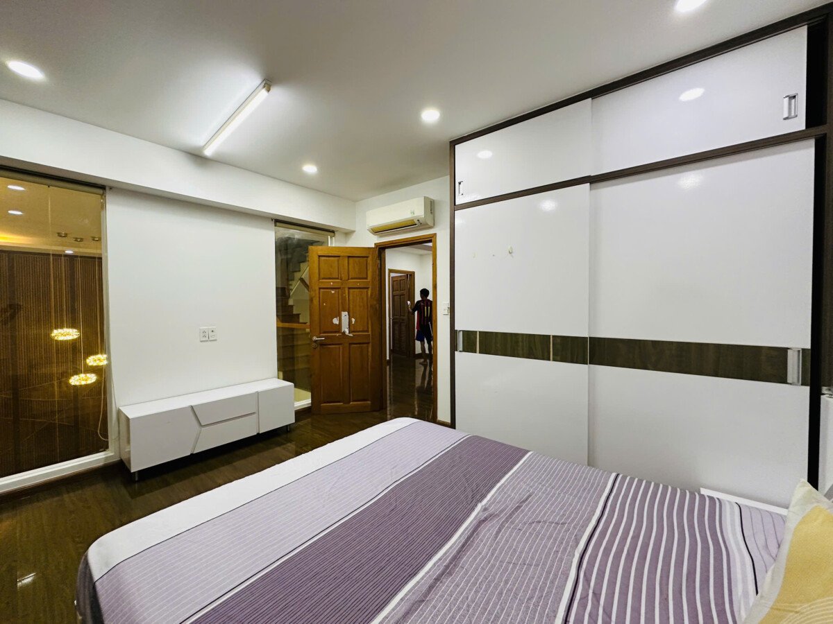 cho thue penthouse sky garden 3 23 - Cho thuê Penthouse Sky Garden 3. DT 250m2 Thiết kế 2 sân rất rộng- 5 phòng ngủ- 3wc- Nội thất mới- Giá 65 Triệu/Tháng