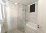 hien-trang-nha-co-2-wc-day-du-thiet-bi