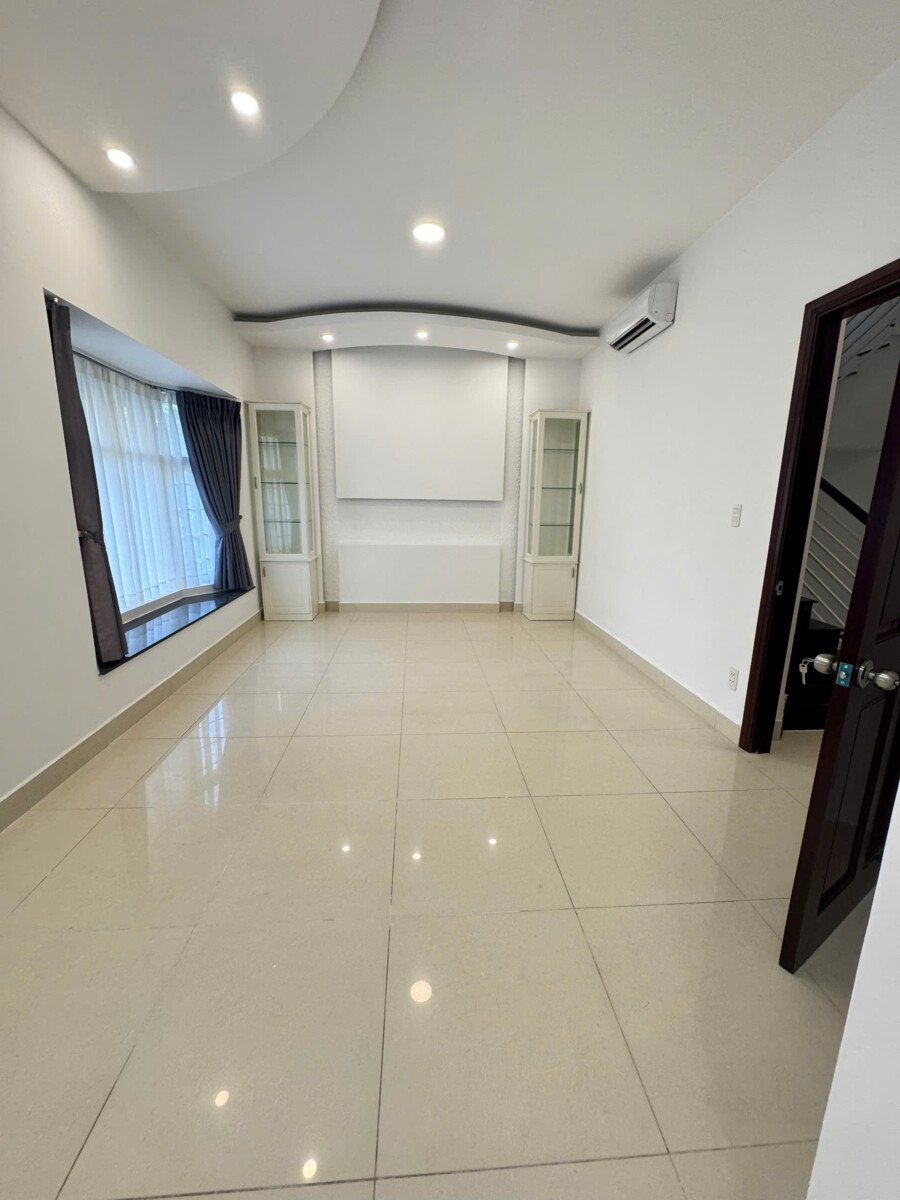 hien trang nha co 3pn rong rai - Giá cho thuê nhà Biệt thự nguyên căn đường Nội khu Mỹ Thái 1 Phú Mỹ Hưng phường Tân Mỹ T7/2026