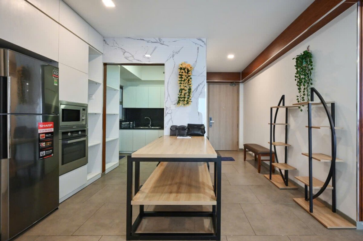 khong gian bep can ho ban 2 - Giá mua bán căn hộ 3pn Tháp T4 số 02 chung cư Riviera Point Phường Tân Mỹ T7/2026