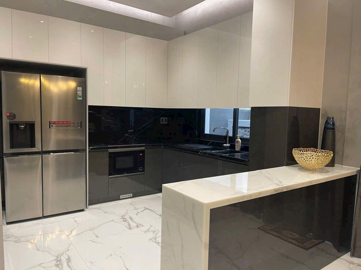 khong gian bep rong rai 13 - Giá mua bán nhà Biệt thự 4pn đường C Phú Mỹ Hưng phường Tân Mỹ T8/2026