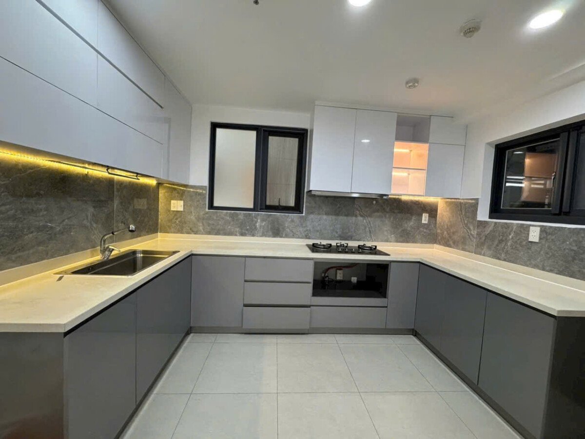khong gian bep rong rai 2 - Giá mua bán căn hộ 3pn đường C Phú Mỹ Hưng phường Tân Mỹ T7/2026