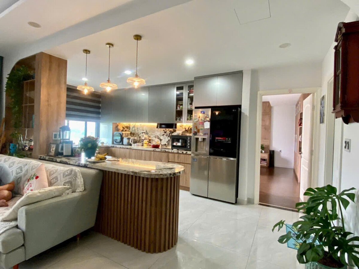 khong gian bep rong rai 7 - Giá mua bán căn hộ 3pn chung cư The Panorama đường P phường Tân Hưng T7/2026