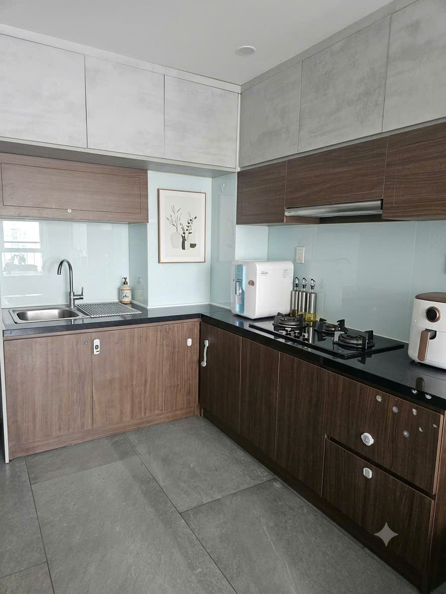 khong gian bep rong rai 8 - Giá mua bán căn hộ 2pn tòa B chung cư Saigon South Residences Nhà Bè T7/2026