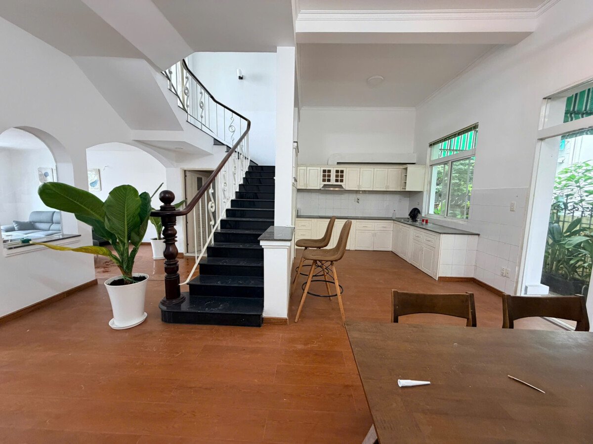 khong gian bep tang tret - Mua bán nhà Biệt thự 4pn đường Nội khu Hưng Thái 2 Phú Mỹ Hưng T8/2026