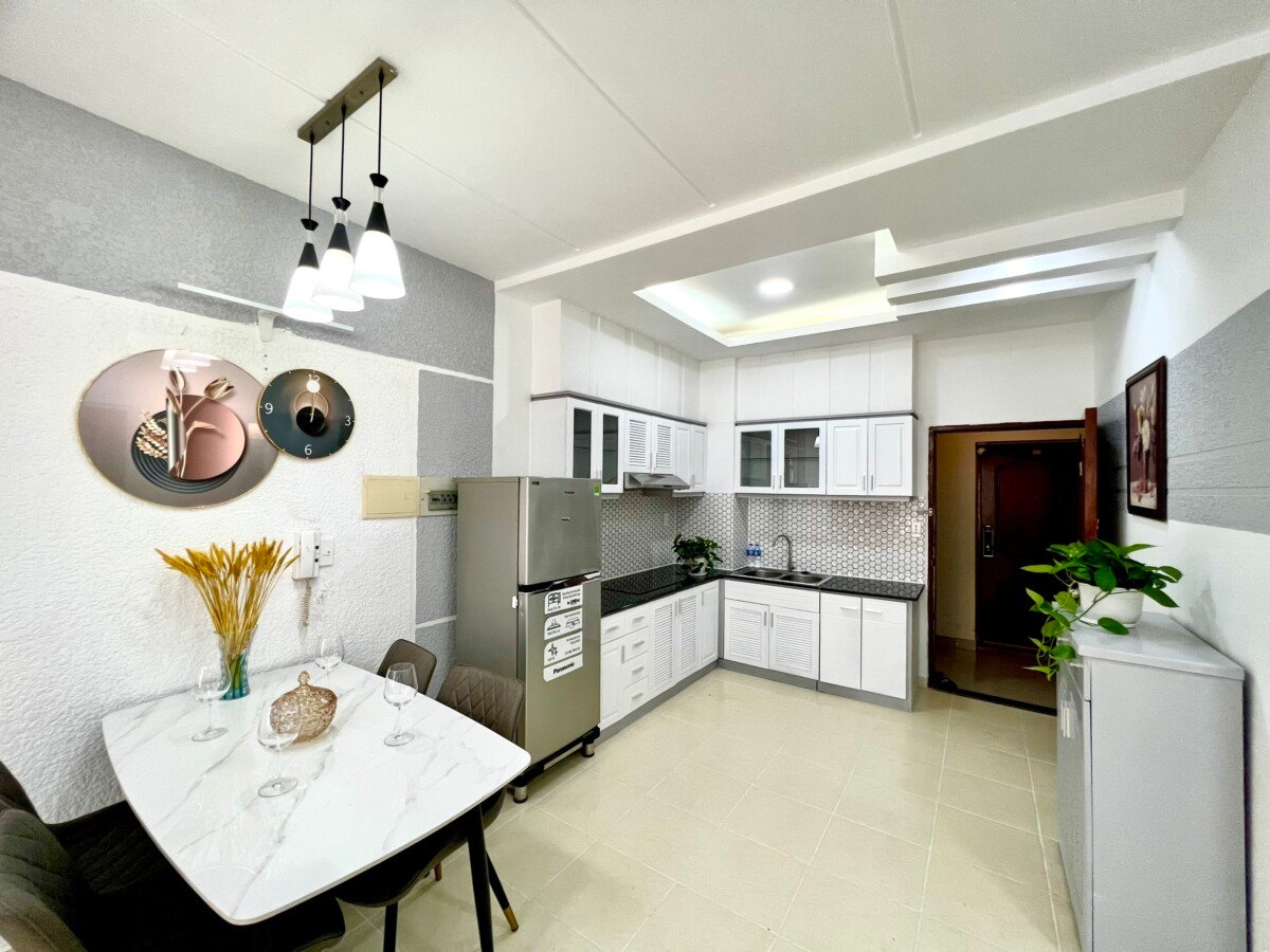 khong gian bep trong can ho can ban sky garden 2 1 - Cần cho thuê nhanh căn hộ 02pn, chung cư Sky Garden 2, giá 15tr/tháng, đầy đủ nội thất.