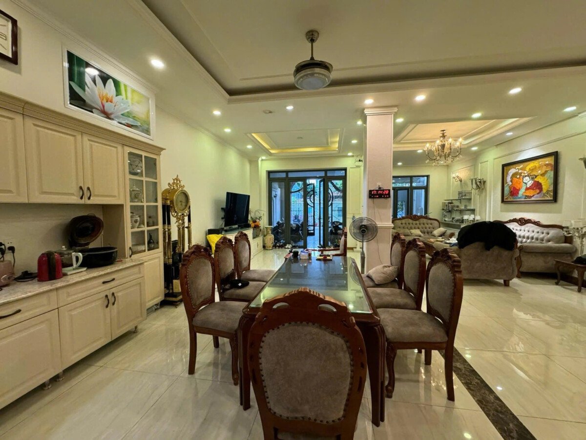 khong gian phong an sang trong - Giá mua bán nhà Biệt thự 5pn mặt Đường số 9 kdc Tấn Trường phường Phú Thuận T8/2026