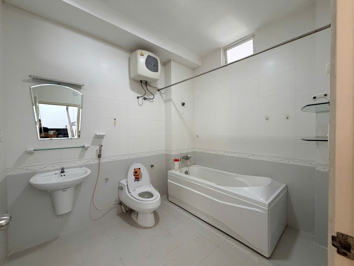 nha co 4 nha tam rong rai - Mua bán nhà Biệt thự 4pn đường Nội khu Hưng Thái 2 Phú Mỹ Hưng T8/2026