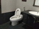 nha-co-4-toilet-hoan-thien-nhu-hinh