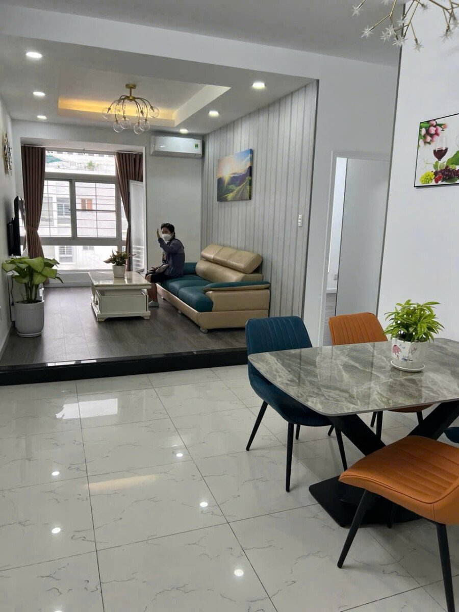 phong khach can ho ban 12 - Giá mua bán căn hộ 3pn đường Phạm Văn Nghị Phú Mỹ Hưng phường Tân Hưng T7/2026