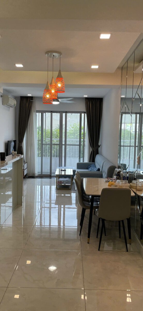 phong khach can ho ban 33 - Bán căn hộ chung cư Scenic Valley 1, 71m2, giá 6,4 tỷ, nhà đẹp, đầy đủ nội thất.