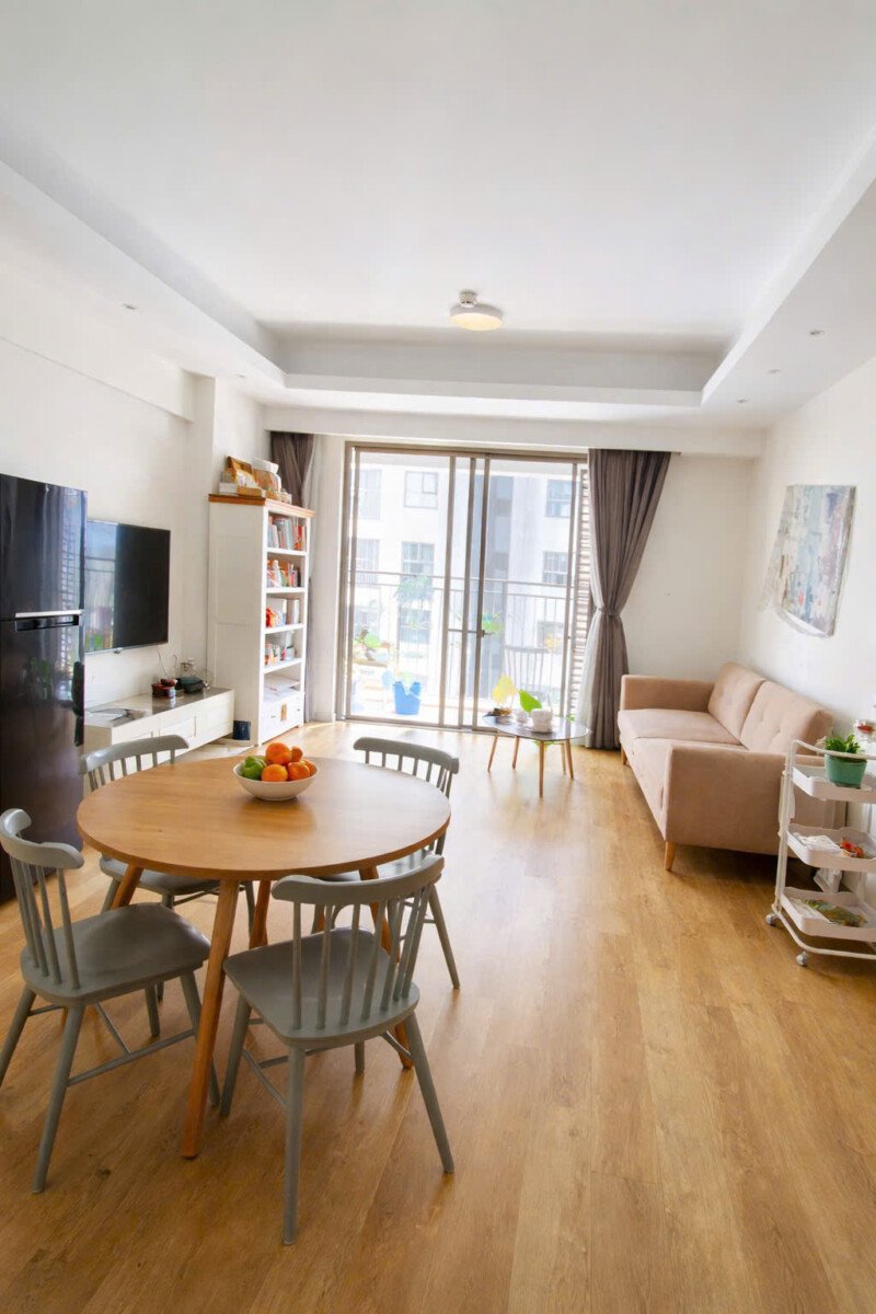 phong khach can ho ban 35 - Giá mua bán căn hộ 3pn tòa B chung cư Saigon South T8/2026