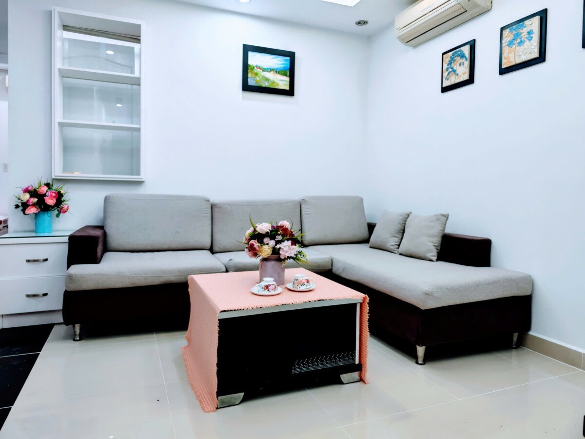 phong khach can ho ban 38 - Bán căn hộ 02pn, chung cư Sky Garden 3, giá 4.150 tỷ, nhà đẹp, lầu cao, đầy đủ nội thất.
