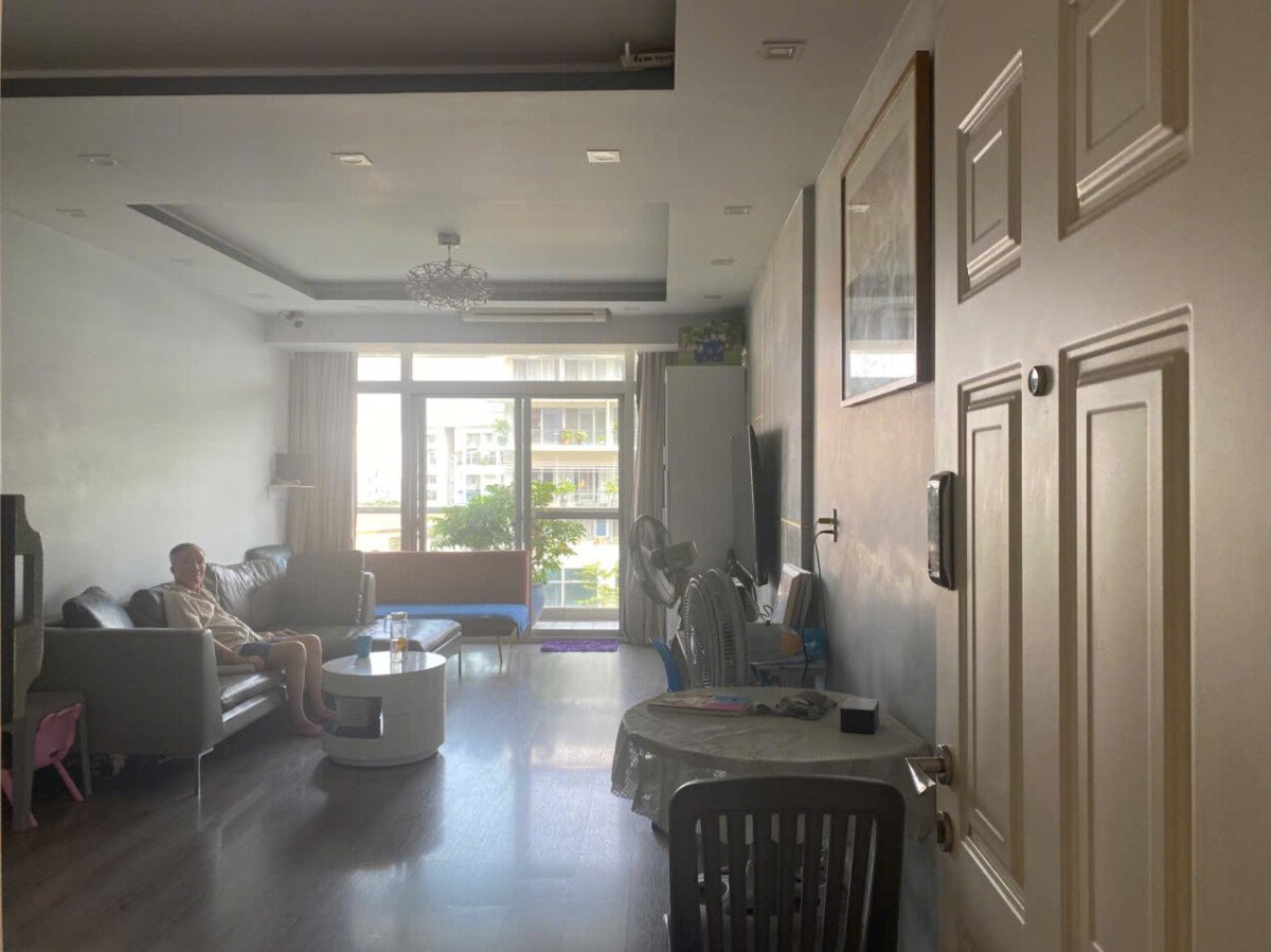 phong khach can ho ban 39 - Giá mua bán căn hộ 3pn chung cư Garden Court 1 Phú Mỹ Hưng phường Tân Hưng T8/2026