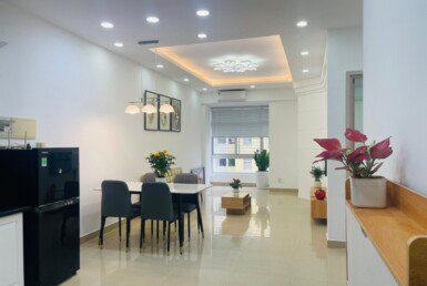 Bán căn hộ chung cư Sky Garden 2, 71m2, giá 4.5 tỷ, nhà đẹp, đầy đủ nội thất.