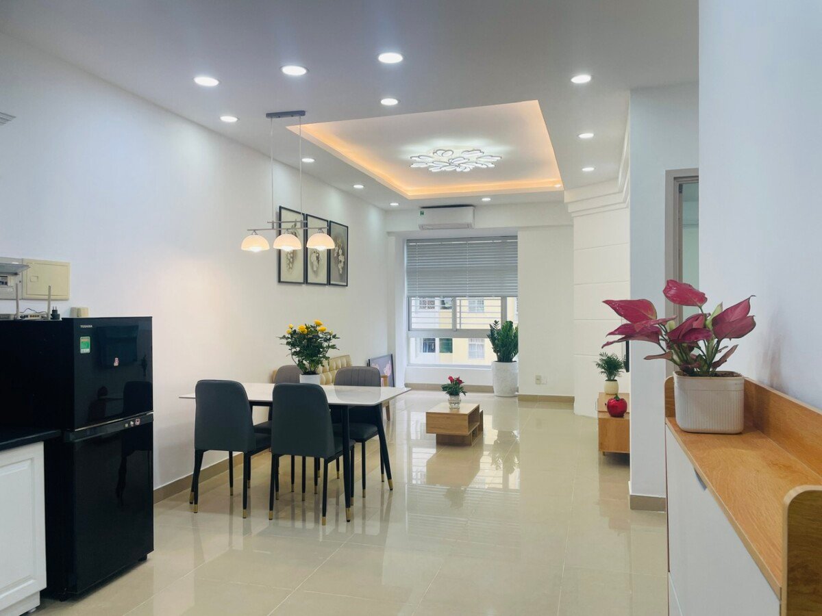 phong khach can ho can cho thue - Bán căn hộ chung cư Sky Garden 2, 71m2, giá 4.5 tỷ, nhà đẹp, đầy đủ nội thất.