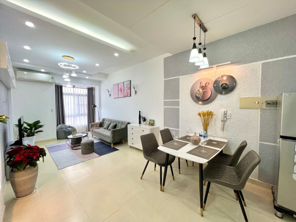 phong khach trong can ho can ban sky garden 2 - Cần cho thuê nhanh căn hộ 02pn, chung cư Sky Garden 2, giá 15tr/tháng, đầy đủ nội thất.