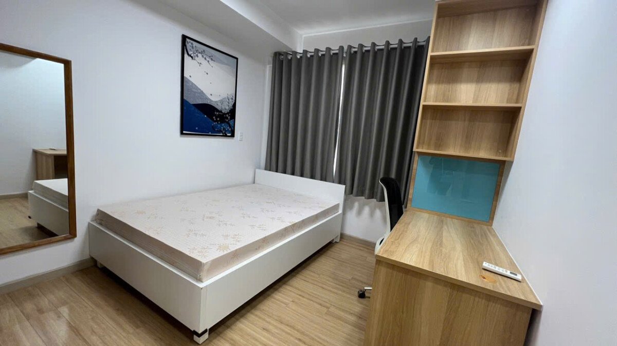 phong ngu can ho ban 4 - Cần bán gấp căn hộ 97m2,chung cư Scenic Valley 2, giá 8.7 tỷ, đầy đủ nội thất, xem nhà dễ