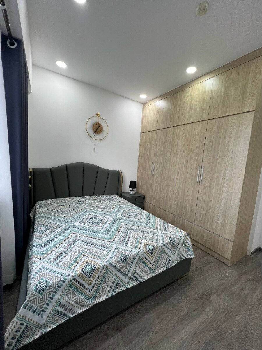 phong ngu can ho ban 9 - Bán căn hộ chung cư Hưng Phúc, 02pn, giá 7.6 tỷ, nhà đẹp, đầy đủ nội thất, xem nhà dễ.