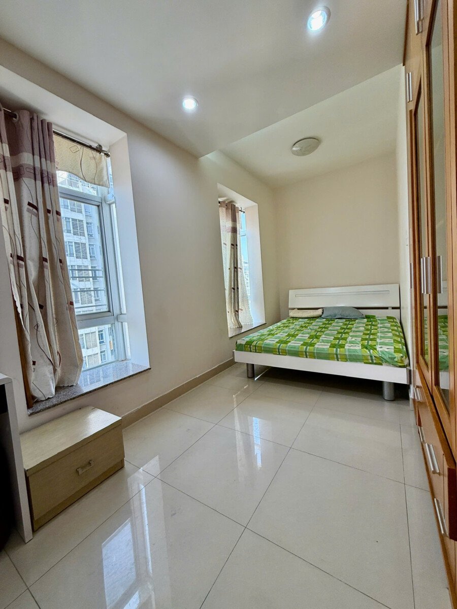 phong ngu can ho can ban 1 - Bán căn hộ 70m2, chung cư Sky Garden 3, giá 5.4 tỷ, đầy đủ nội thất, xem nhà dễ.