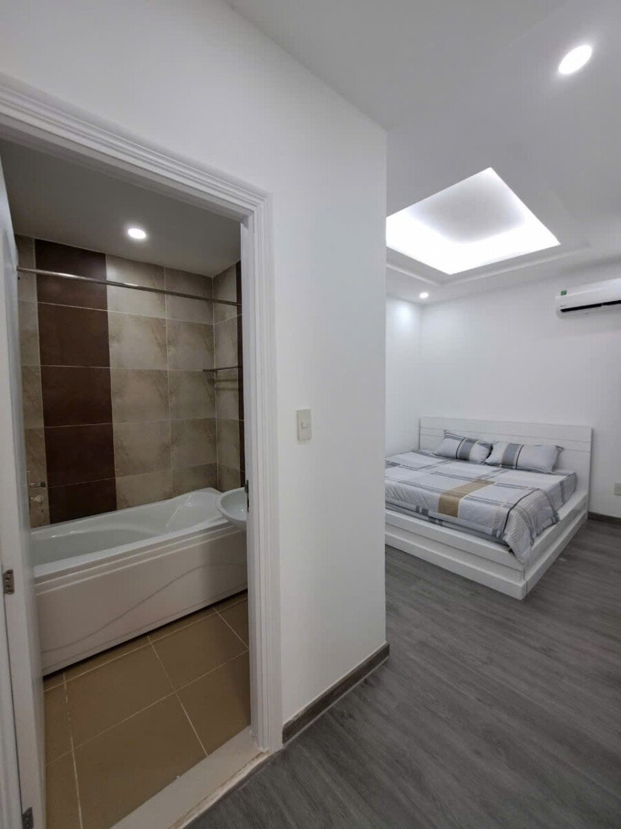 z6383896231649 d5f06431b835cd373b59bb3f63e8e5f6 1 - Bán căn hộ Sky Garden 3. DT 70m2 Nhà đẹp- thiết kế 2 Phòng-2wc- Nội thất như hình- Giá 5.3 Tỷ