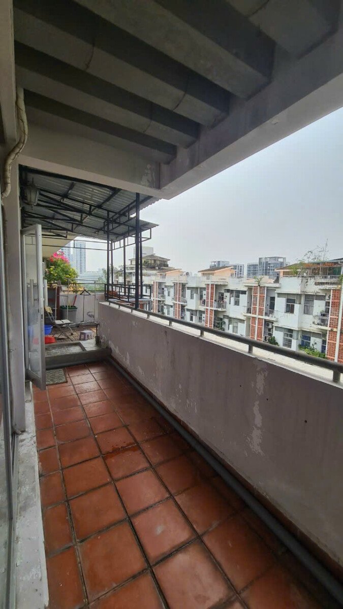 balcony san vuon can ho - Giá mua bán căn hộ Penthouse 3pn chung cư Hưng Vượng 2 phường Tân Hưng T8/2026