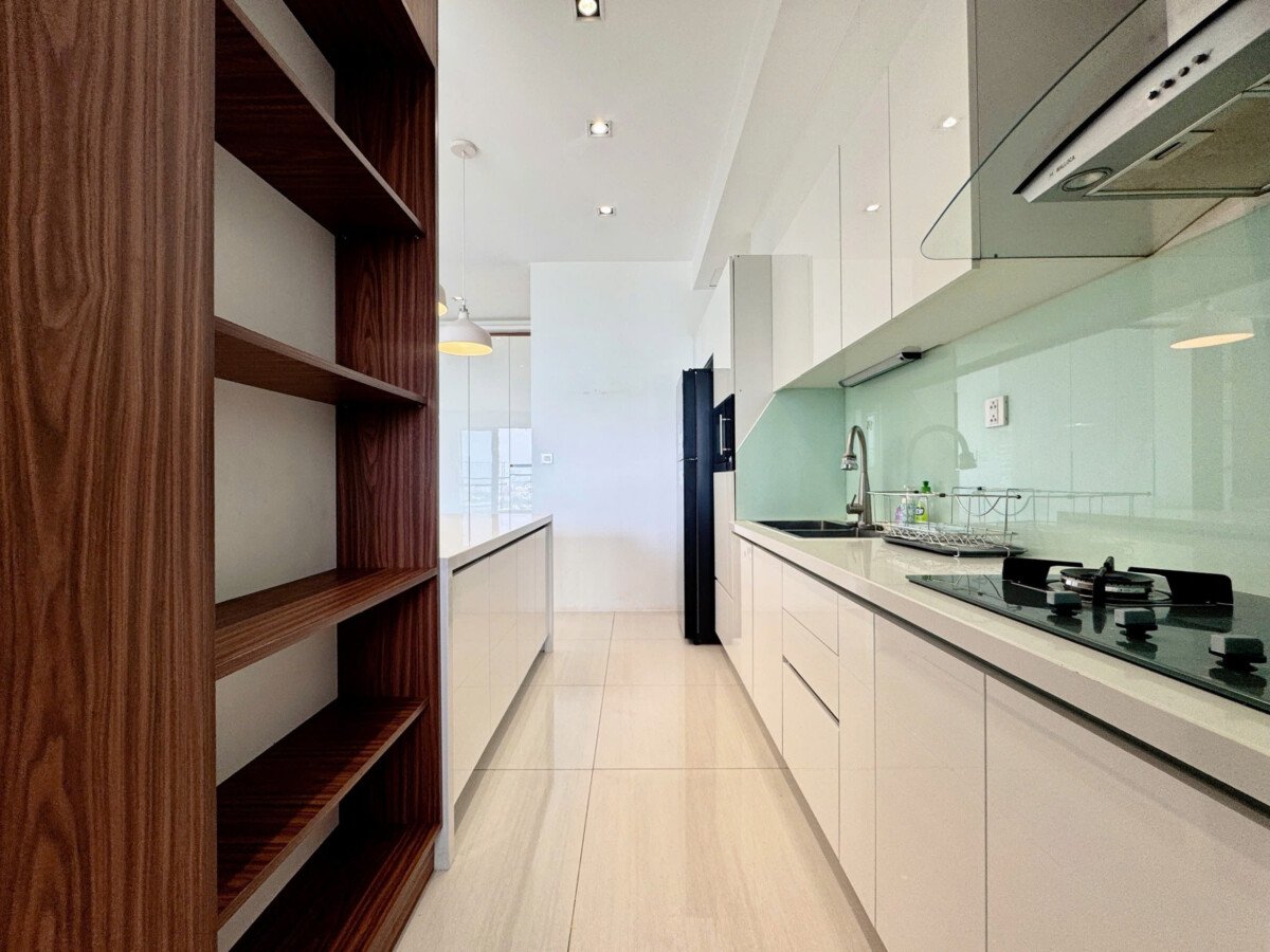 bep trong can ho 1 - Giá mua bán căn hộ 3pn số 05 tòa C view sông chung cư Riverpark Premier phường Tân Hưng T8/2026