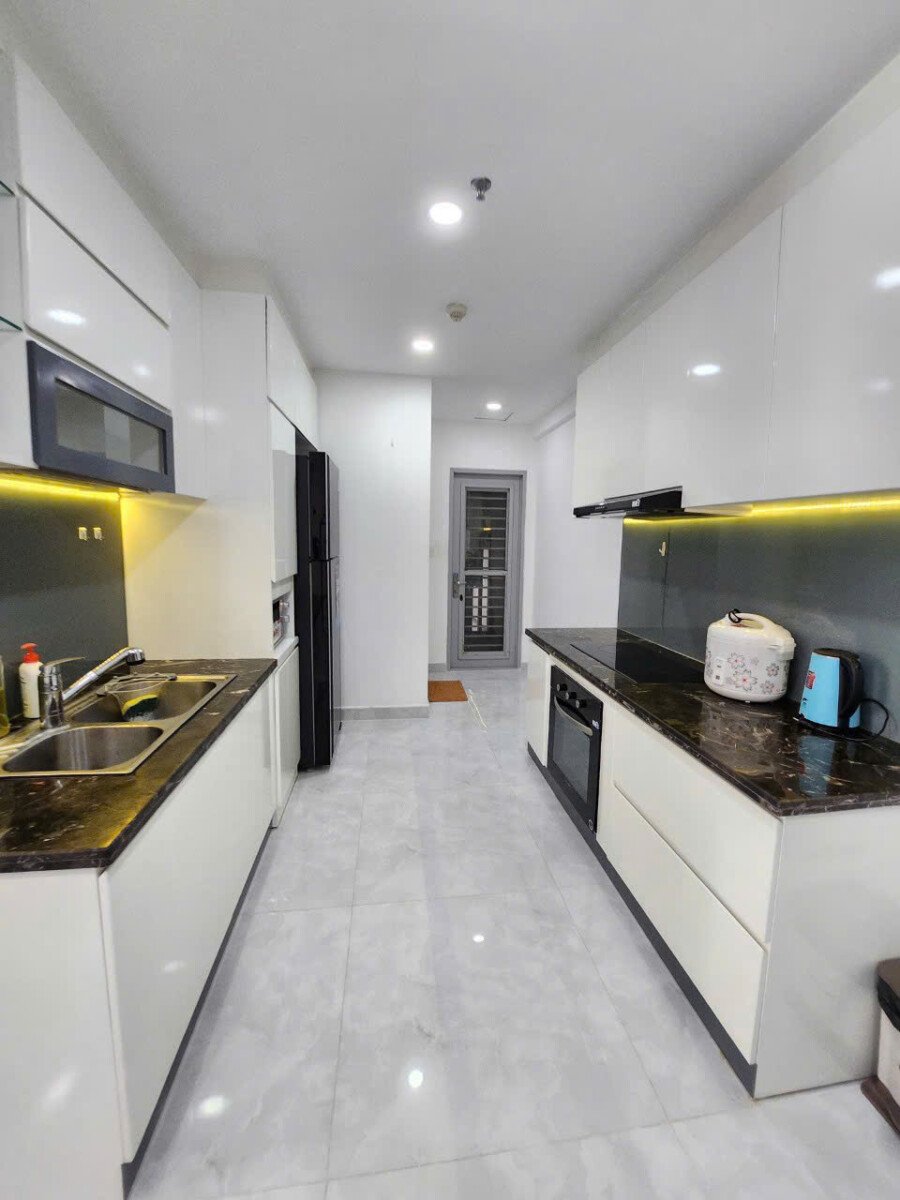 bep trong can ho cho thue - Giá cho thuê căn hộ 3pn tòa A chung cư Scenic Valley 1 phường Tân Mỹ T8/2026