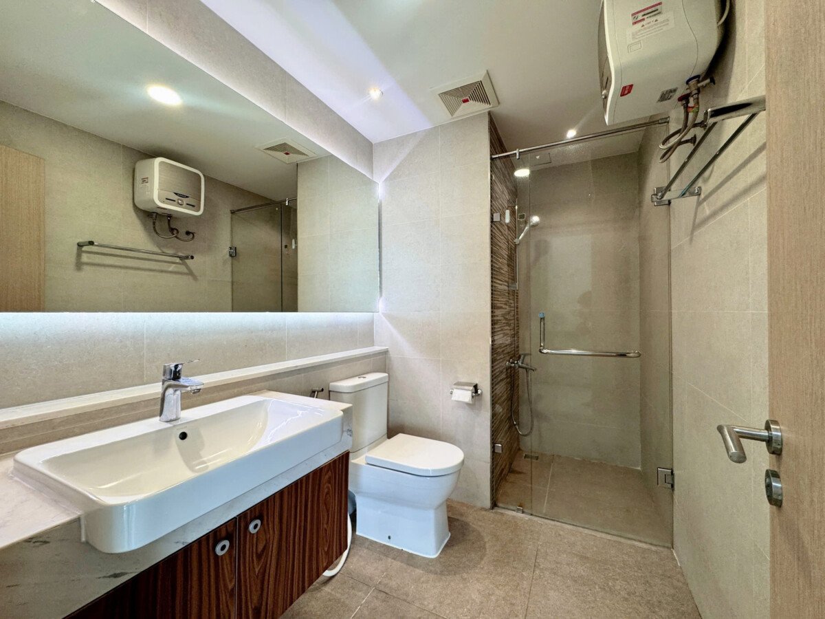 can ho co 2 nha tam 1 - Giá mua bán căn hộ 3pn số 05 tòa C view sông chung cư Riverpark Premier phường Tân Hưng T8/2026
