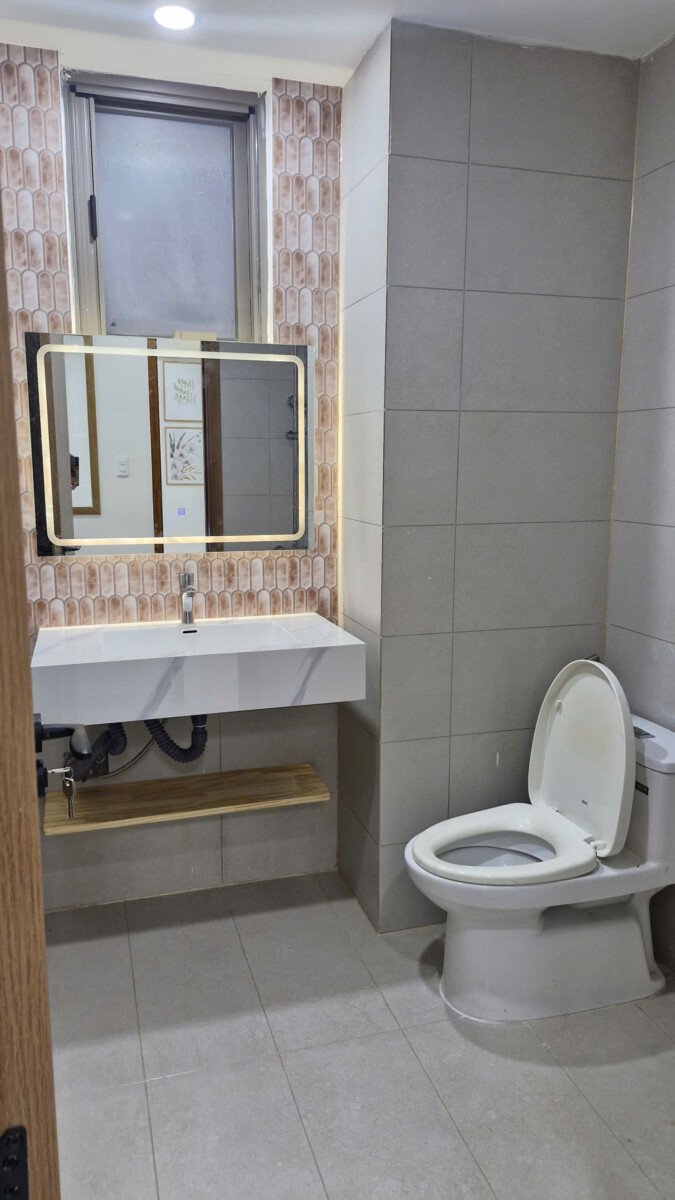can ho co 2 nha tam hoan thien - Giá mua bán căn hộ 2pn tòa C chung cư Saigon South Residences T8/2026