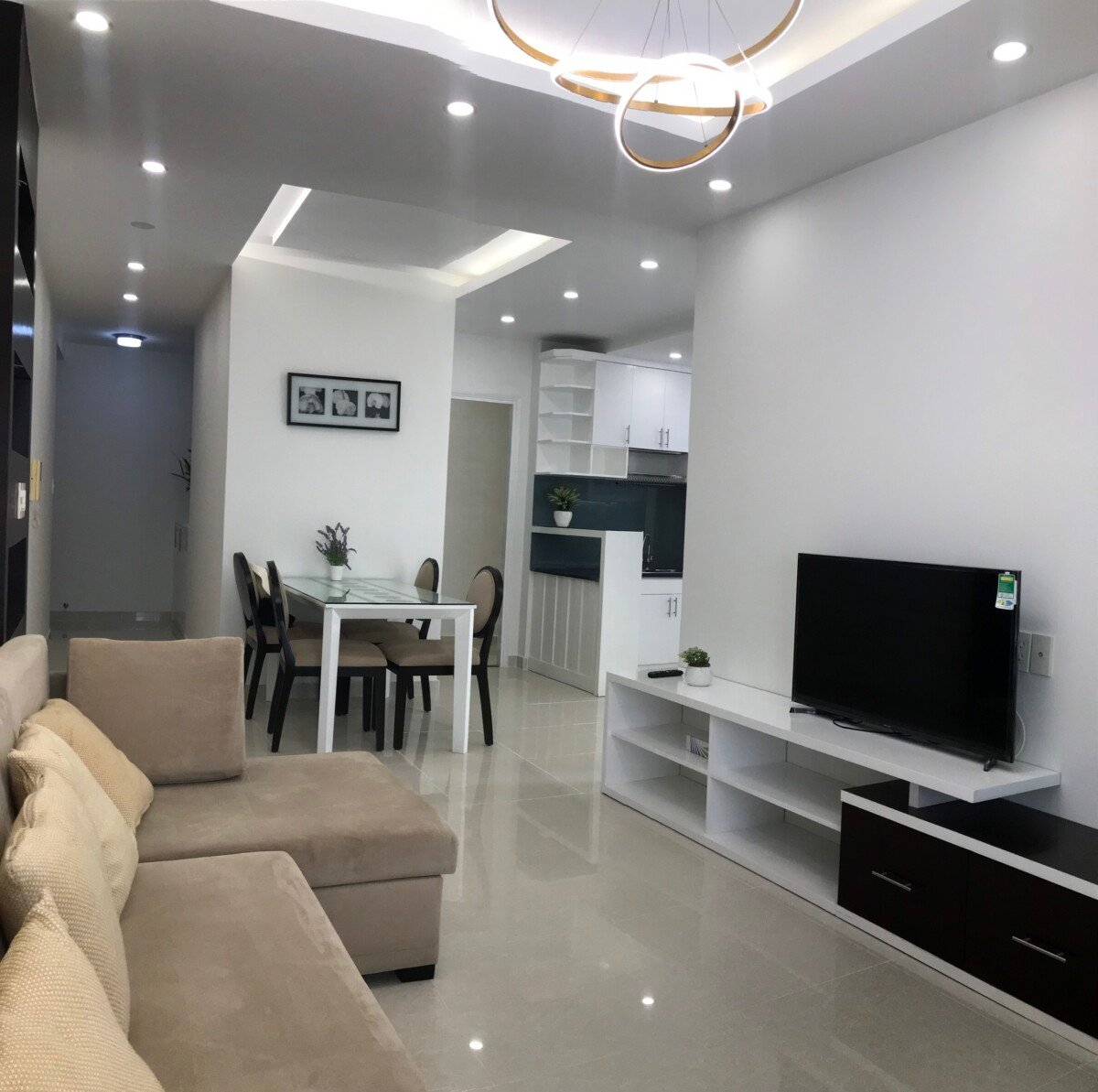 cho thue can ho sky garden 3 3 7 - Cho thuê căn hộ Sky Garden 3. DT 68m2 Thiết kế 2 Phòng ngủ-2wc- Nội thất đầy đủ- Lầu cao- Giá 15 Triệu/Tháng