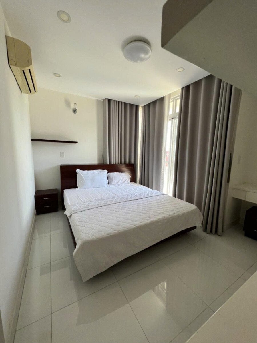 cho thue can ho star hill 2 - Cho thuê căn hộ Star Hill-PMH- DT 87m2 Nhà đẹp- View hồ bơi thoáng- 2 Phòng ngủ-1 Phòng làm việc-2wc- Giá 22 Triệu/Tháng