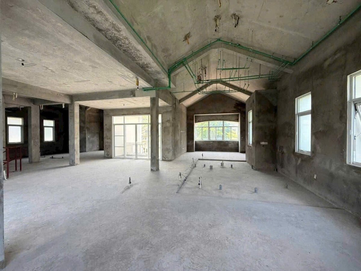hien trang nha biet thu ban giao tho - Giá mua bán nhà Biệt thự Lâu đài Chateau Phú Mỹ Hưng phường Tân Mỹ t8/2026