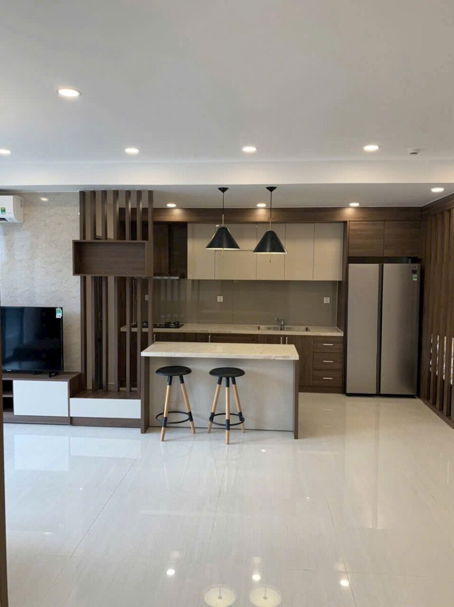 khong gian bep rong rai - Giá mua bán căn hộ 3pn tòa C chung cư Riverpark Premier phường Tân Hưng T8/2026