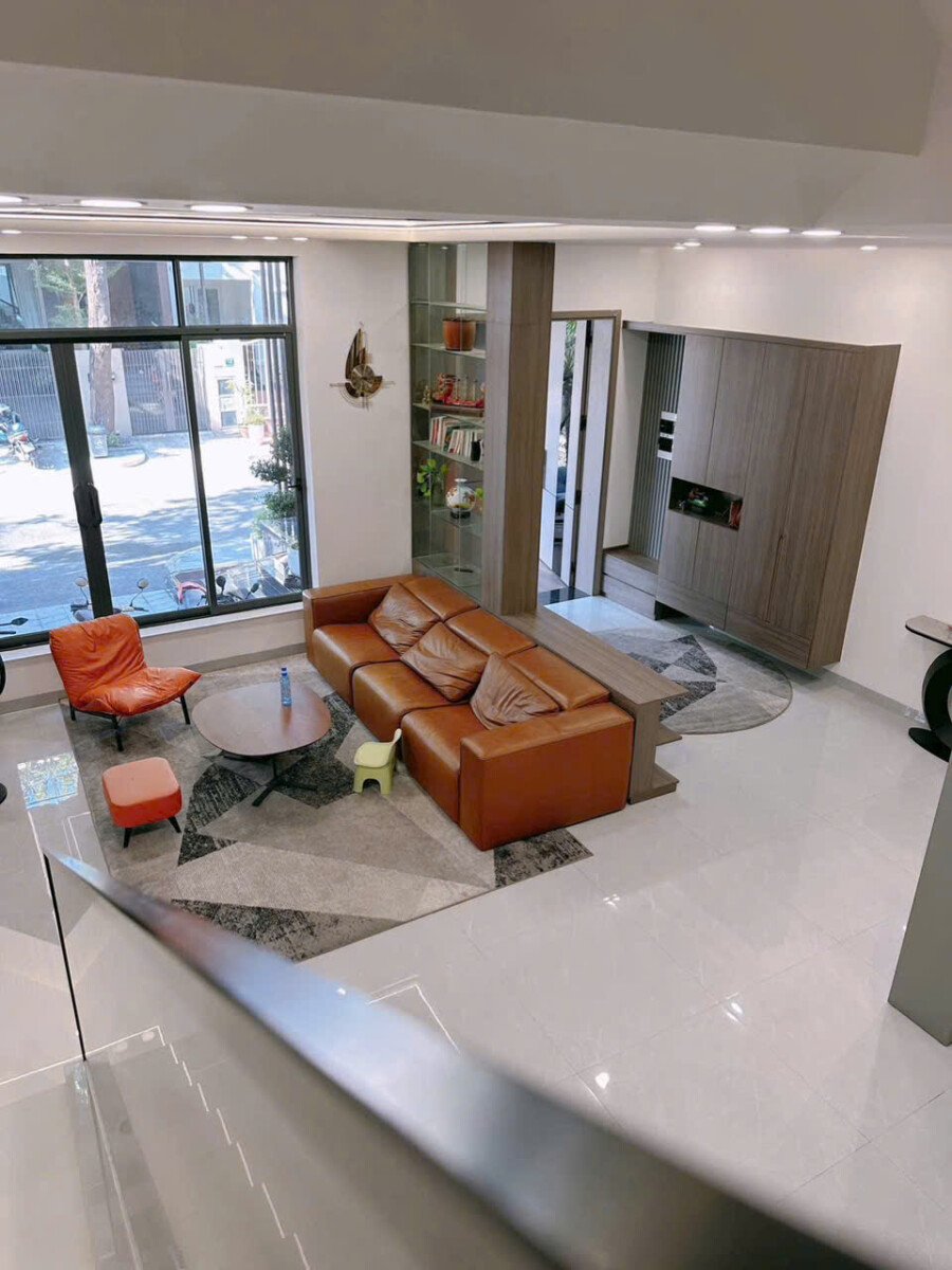 khong gian phong khach tang tret 1 - Giá mua bán nhà Biệt thự 3pn Nội Khu Hưng Thái 2 Phú Mỹ Hưng phường Tân Hưng T8/2026