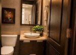 nha-co-2-toilet