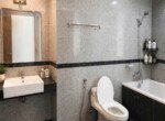 nha-co-2-toilet-hoan-thien