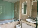 nha-co-4-toilet-hoan-thien-nhu-hinh