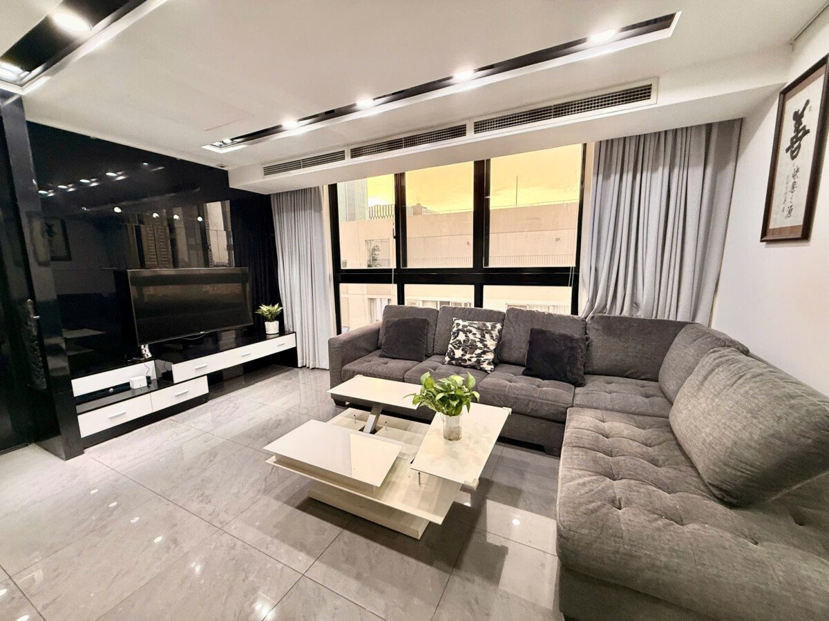 phong khach can ho 2 - Giá mua bán căn hộ 3pn tầng 9 tòa E chung cư Star Hill phường Tân Mỹ Y8/2026