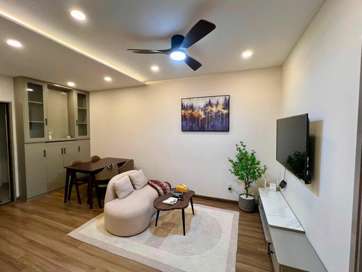 phong khach can ho ban 15 - Bán căn hộ 56m2, chung cư Sky Garden 3, giá 4.1 tỷ, nhà đẹp, nội thất mới 100%