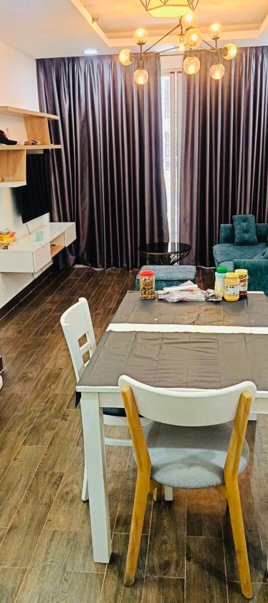 phong khach can ho ban 2 - Bán nhanh căn hộ chung cư Scenic Valley 1, 02pn, giá 5.8 tỷ, đầy đủ nội thất, nhà đang có hợp đồng thuê.