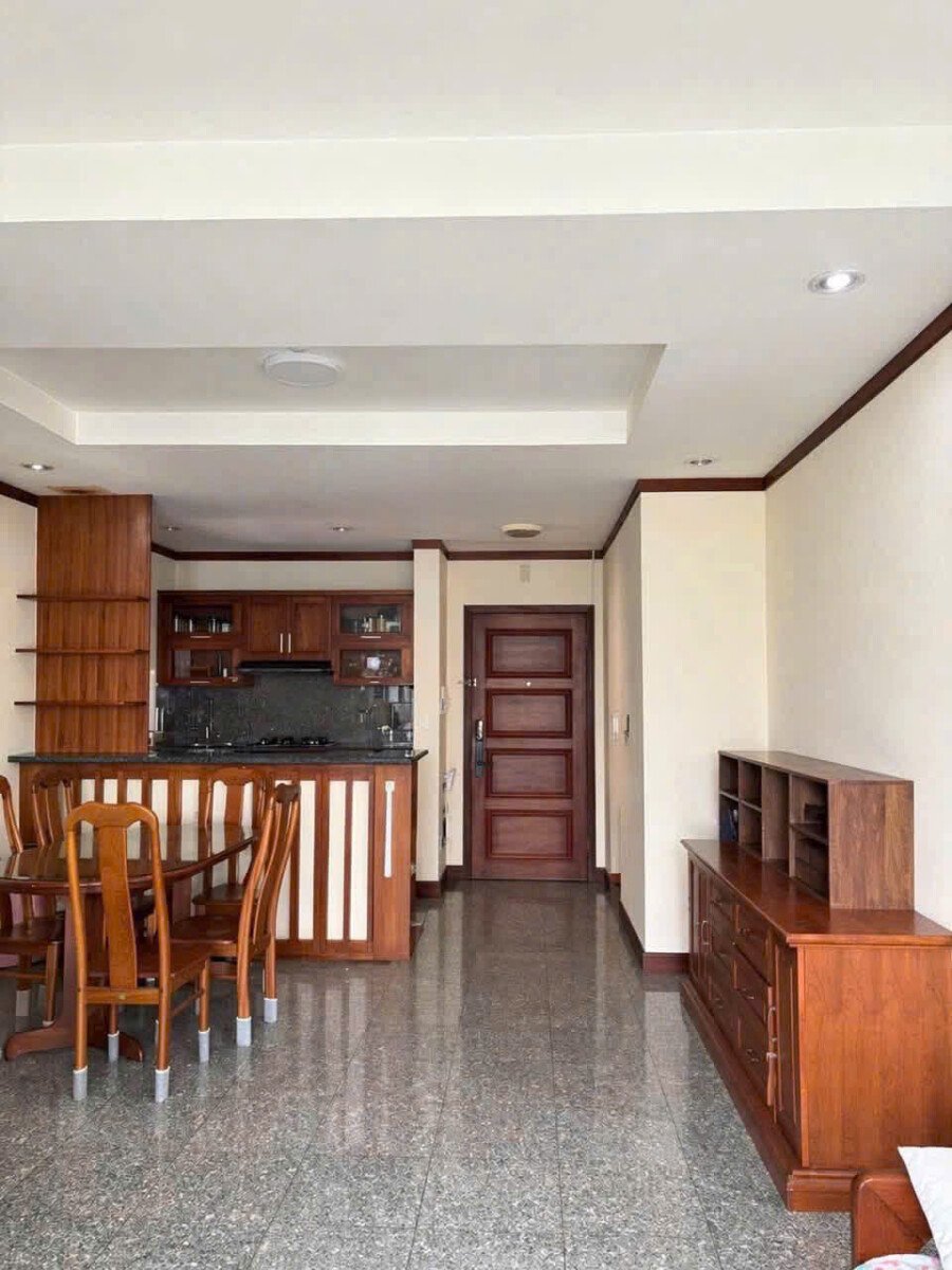 phong khach can ho ban 22 - Giá mua bán căn hộ 2pn chung cư Phú Hoàng Anh Nhà Bè T8/2026