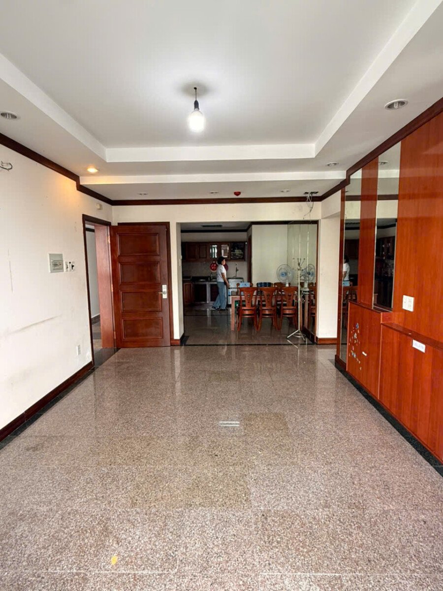 phong khach can ho ban 7 - Giá mua bán căn hộ 2pn tòa A chung cư New Saigon Nhà Bè T8/2026