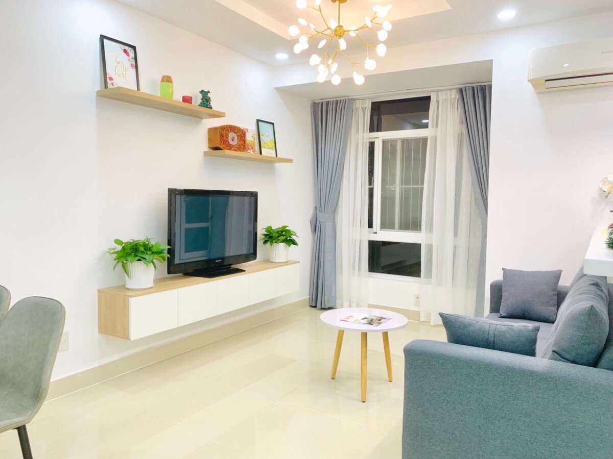 phong khach can ho ban 9 - Giá mua bán căn hộ 2pn tòa 11E chung cư Sky Garden 3 phường Tân Hưng T8/2026