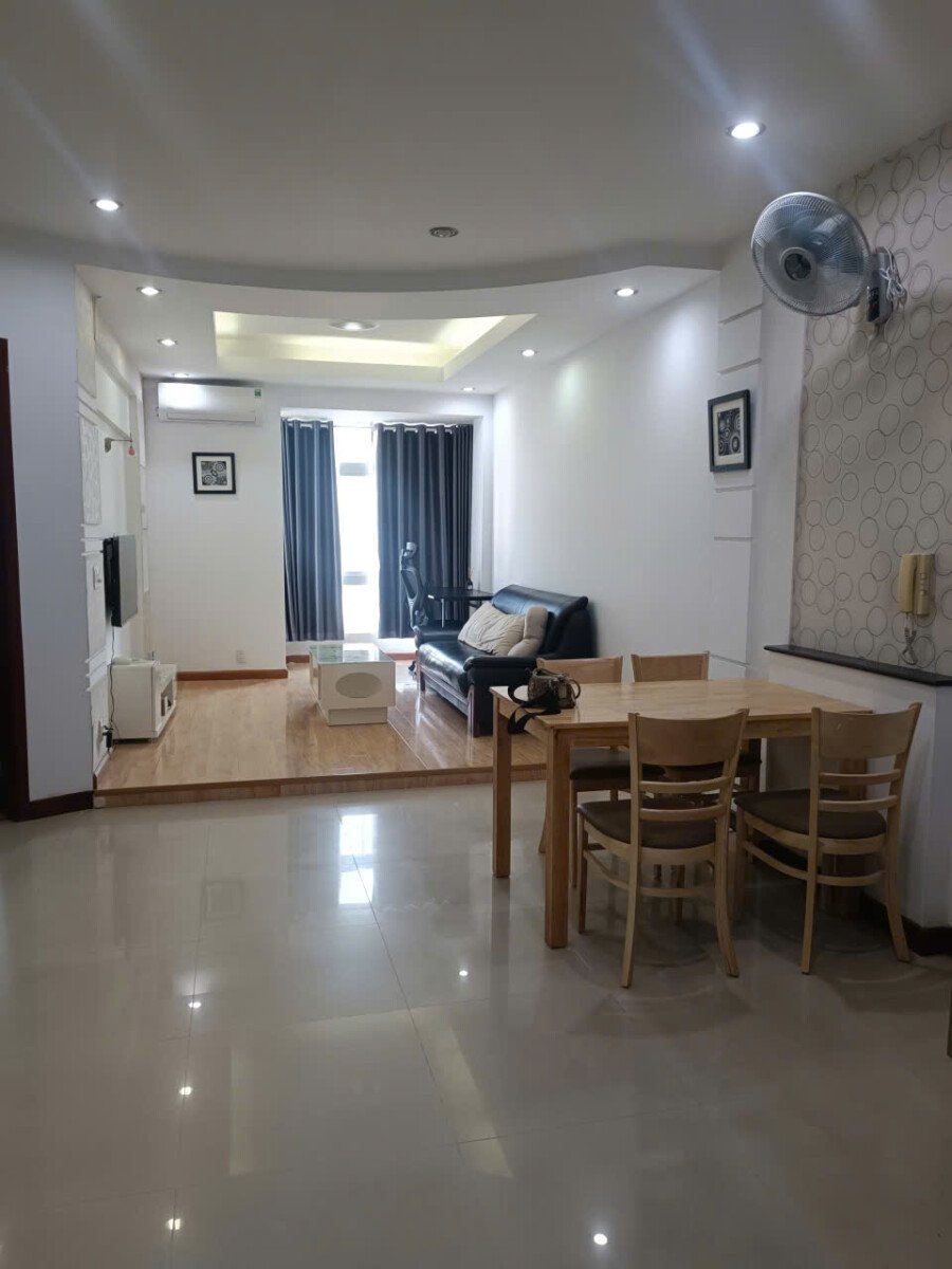 phong khach can ho can ban 1 - Hạ giá bán nhanh 4.250 tỷ , cho căn hộ 71m2, chung cư Sky Garden 2,nhà đang có hợp đồng thuê tháng 3/2027 trống.