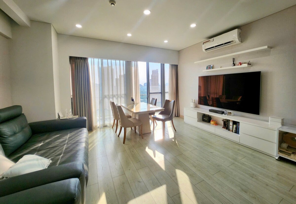 phong khach can ho cho thue 2 - Cho thuê căn hộ 101m2, chung cư Scenic Valley 1, 02pn, giá 26tr/tháng, đầy đủ nội thất.