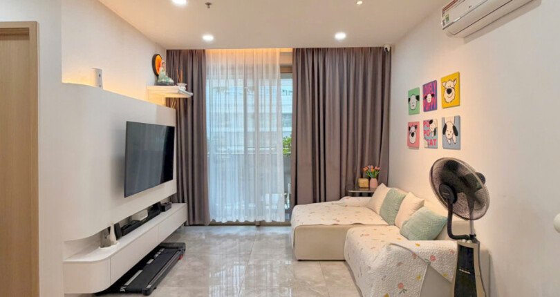 phong khach can ho cho thue 25 810x430 - Cho thu&ecirc; căn hộ chung cư The Peak Midtown Ph&uacute; Mỹ Hưng gi&aacute; rẻ