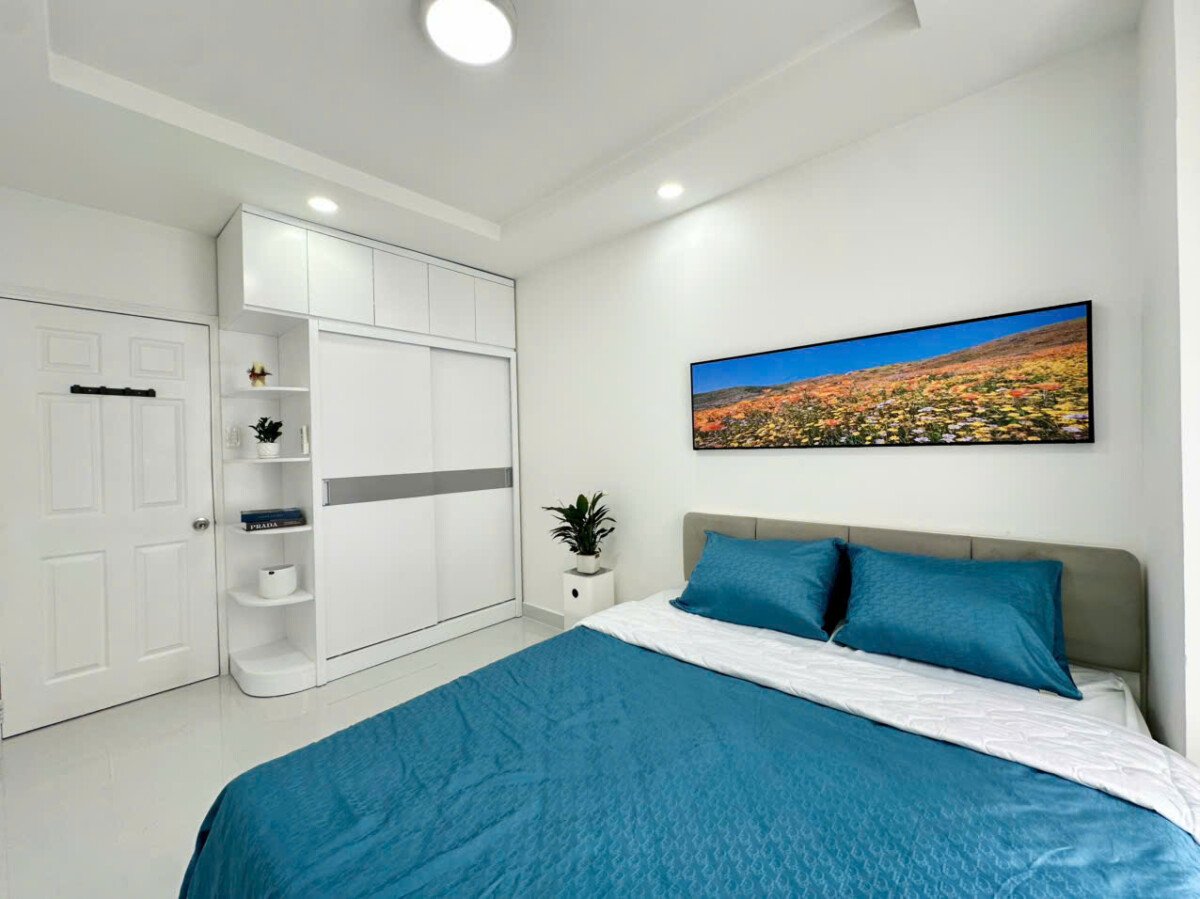 phong ngu can ho ban 2 - Bán căn hộ 71m2, chung cư Sky Garden 2, giá 5.3 tỷ, nhà đẹp, đầy đủ nội thất.