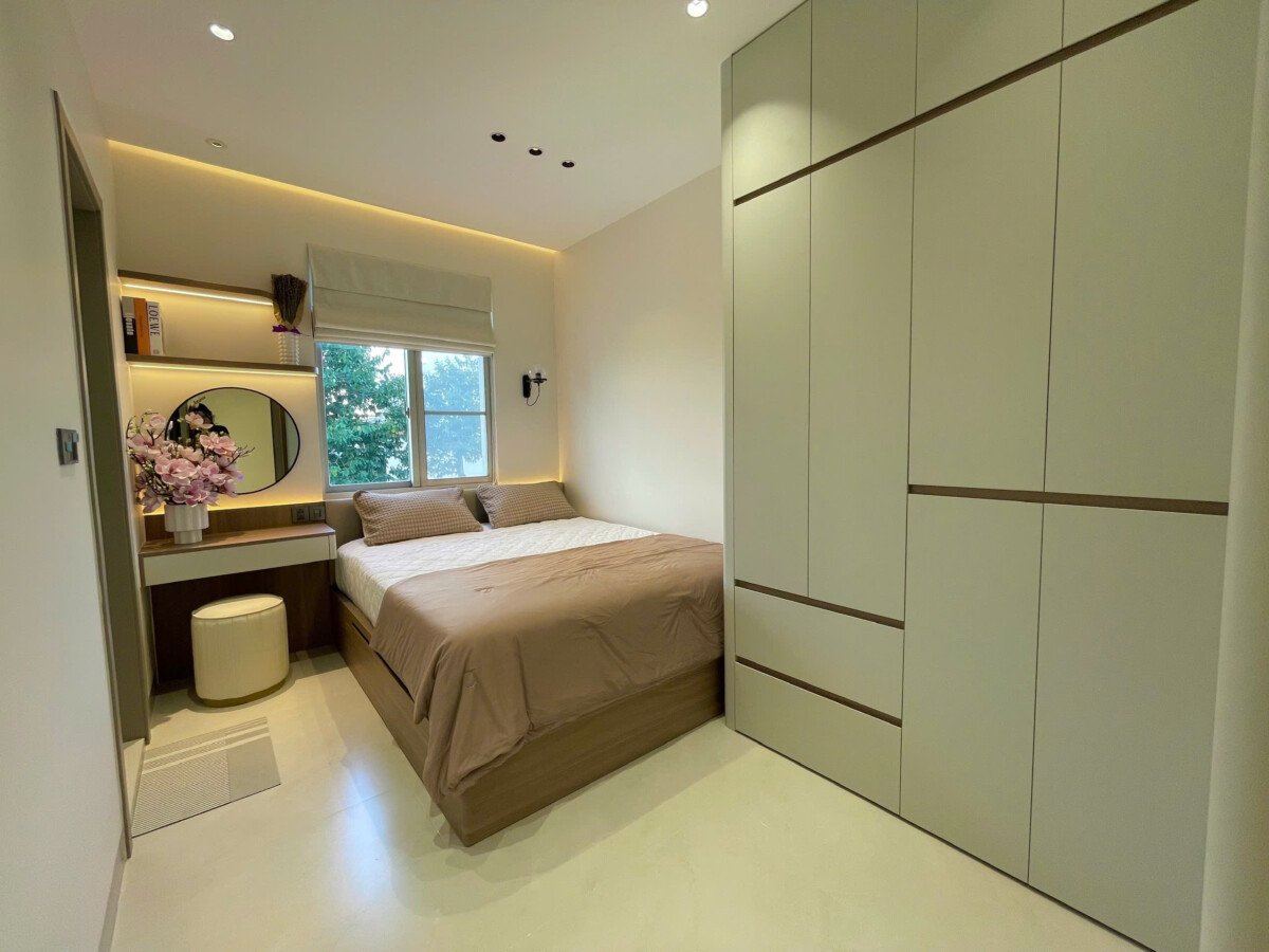 phong ngu can ho can ban 8 - Bán căn hộ 89m2, chung cư Sky Garden 2, 03pn, nhà đẹp, giá 6.8 tỷ, nội thất đầy đủ.